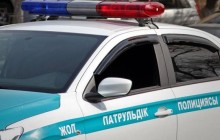 Ғимараттың артына жүріңіз: Қонаевтағы жол сақшыларының жүргізушіні тексеру тәсілі қызу талқыланып жатыр