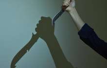 Қарағандыда ер адам туған қызын кепілге алды