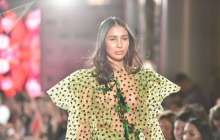 Динагүл Тасова тағы да төсін жалаңаштады