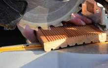 ​21 жастағы бойжеткен сақтандыру сомасын алу үшін өз қолын өзі кесіп тастаған