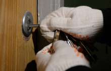 Нұр-Cұлтанда шіркеуден ақша ұрлаған жігіт камераға түсіп қалды