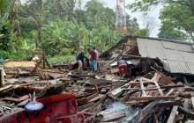 Жойқын цунами концерт өтіп жатқан сахнаны шайып кетті