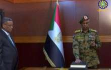 Суданда өтпелі әскери кеңес басшысы отставкаға кетті