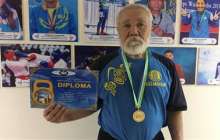 75 жастағы қария кір тасын көтеруден Әлем чемпионы атанды