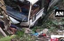 Адамдар толы автобус шатқалға құлап кетті