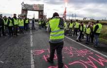 Франциядағы наразылықта бір кісі мерт болып, 65 адам ұсталған