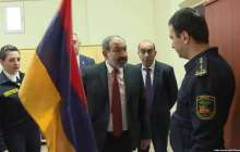 Кірленген туды көрген Пашинян кеңсе қызметкерлерін жұмыстан қуды