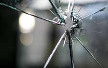 Алматыда оқушы лифтінің есігін сындырды: полиция бұзақыны ұстады