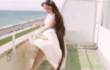 Әйел шашын өсіру үшін 20 жыл бойы жумаған