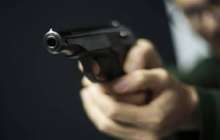 Ер адам ойыншық тапаншамен дүкен тонаған