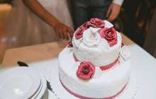 Бойжеткен бұрынғы жігітінің тойына келіп, оның аяғына жығылды – видео  