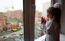 26-қабаттан құлап түскен бүлдіршін үстін қақты да, кете барды – жантүршігерлік видео