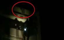 Ақтауда ер адам үйдің шатырынан секірмек болды