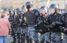 Пәтерлерінен шығарылып жатқан бұрынғы ОМОН қызметкерлері Путинге шағынды