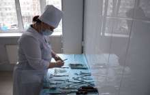 "Маған десең, өле қал". Дәрігер науқастың картасын еденге лақтырды – видео