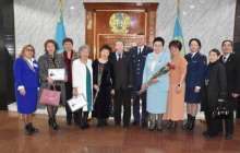 Алматы облысының полицейлері аналар мен аруларға "ерекше" құттықтау жасады