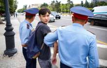 Алматыда ескі алаң маңында полиция бірнеше адамды ұстады