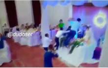 Тойда екі жастың дастарханына секірген жігіт қонақтарды шошытты (ВИДЕО)