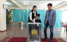 Бауыржан Байбек дауыс беруге ұлымен бірге барды