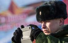 Путин әскерилерге смартфон қолдануға тыйым салатын заңға қол қойды