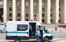 Ондаған азаматтың ұсталуына куә болған Азаттық тілшісін полиция ұстап әкетті