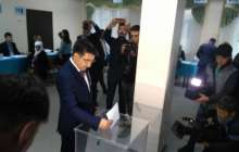 Кандидат Жамбыл Ахметбеков дауыс беруге отбасымен келді