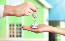 кәсіпкер 2 отбасыға үй алып берді