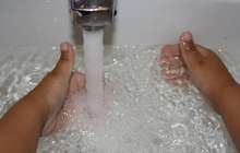 Қарағандыда бір жасар қыз ваннада тұншығып қалды