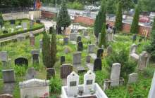 Асылдың сынықтары сыртта жатыр