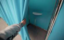 сайлау учаскесі, бір кабинаға неше адам кіреді