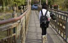 Тоғыз жасар қыз мектепке пижамамен баруға мәжбүр