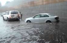 Алматыда жауын-шашын салдарынан қозғалыс қиындап, ағаштар құлаған