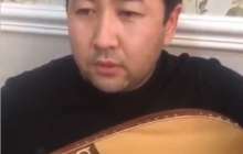 Домбырамен тілек айтқан Ғаділбек Жаңай жұрттың көңілін көтерді (видео)