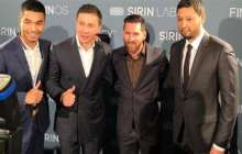 Головкин Мессимен кездесіп, қолғабын сыйлады