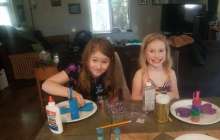 Орманда жоғалған екі қызды тәтті қабығының қалдығы арқылы тауып алған