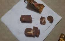 11 жасар қыз Хэллоуиндегі кәмпиттерге инелер салған