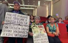 "Нұр Отан" партиясына бір топ наразы жұрт жиналды