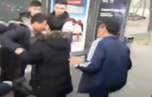 Автобус кондукторы қарт кісіні соққыға алды