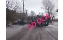 Өскеменде трамвай рельстен шығып кетті