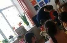 Әріп танымаған бүлдіршіндерді ұрған тәрбиеші шатылып жатыр