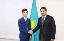 шенеунік 15 жастағы баланы неге кеңесші етіп алғанын түсіндірді