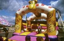 Жантүршігерлік видео: Қостанайда батут ұшып кетті