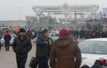 Қазақ-өзбек шекарасында 150 шақты жүк көлігі кезекте тұрғаны хабарланды