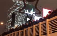 Ресейде үстінде бір топ адам тұрған көпір опырылып қалды