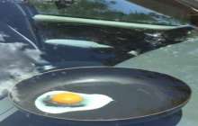 Ер адам жұмыртқаны ең ерекше әдіспен қуырды