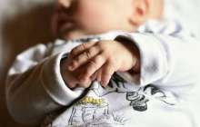 АҚШ-та анасы сәбиді есік алдына тастап кетті