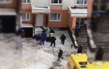 Павлодарда мойны кесілген ер адам жатақханаға кіріп кеткен