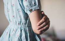 Жұмыста көйлек киіп жүрген әйелдерге күніне 600 теңге сыйақы берілмек  