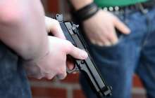 екі жігіт ойыншық тапаншамен кеңселерді тонаған