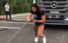 Дарья Нестерова 17 тонналық көлікті сүйреді